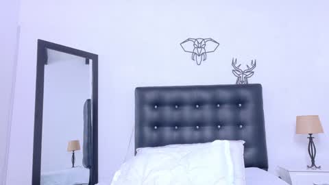 skinny_hottie18 online show from 02.01.25