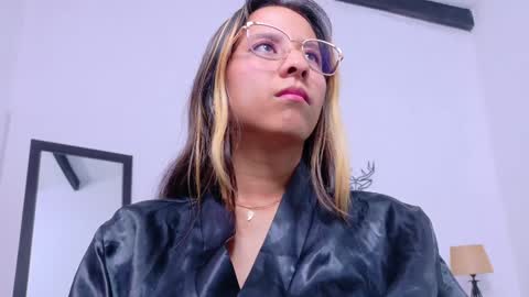 skinny_hottie18 online show from 02.05.25