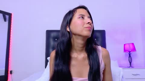 skinny_hottie18 online show from 10.16.25