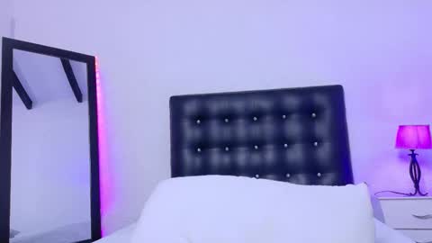 skinny_hottie18 online show from 11.28.25