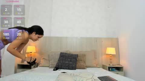 Snapshot of skinny_isabela chatting on 10.05.25 Isabela online show from 10.05.25