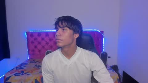 Snapshot of skinny_sam23 chatting on 05.21.26 sam online show from 05.21.26