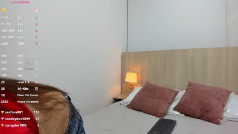 Snapshot of skinny_susana chatting on 12.15.24   online show from 12.15.24