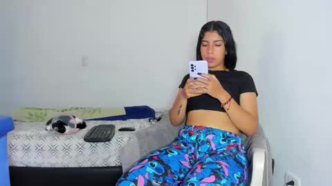 Snapshot of skinnyanai chatting on 12.17.24 anai online show from 12.17.24