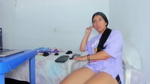 Snapshot of skinnyanai chatting on 01.14.25 anai online show from 01.14.25