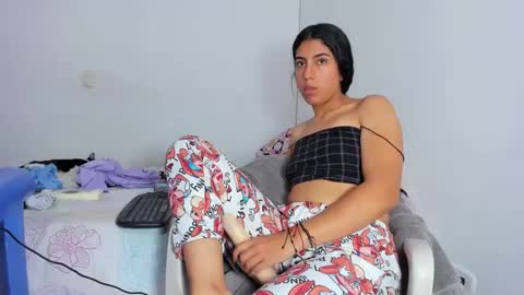 Snapshot of skinnyanai chatting on 01.15.25 anai online show from 01.15.25