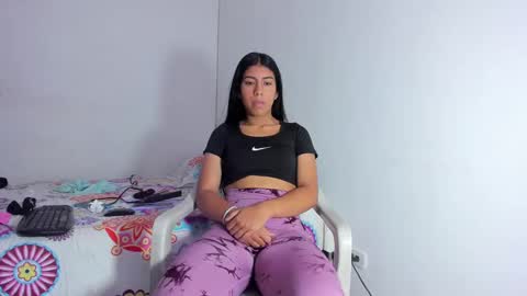 Snapshot of skinnyanai chatting on 02.15.25 anai online show from 02.15.25