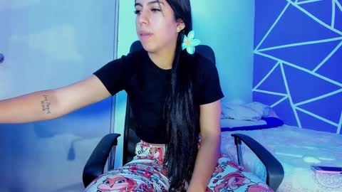 Snapshot of skinnyanai chatting on 10.04.25 anai online show from 10.04.25