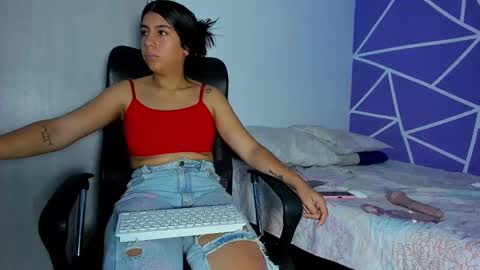 Snapshot of skinnyanai chatting on 10.15.25 anai online show from 10.15.25