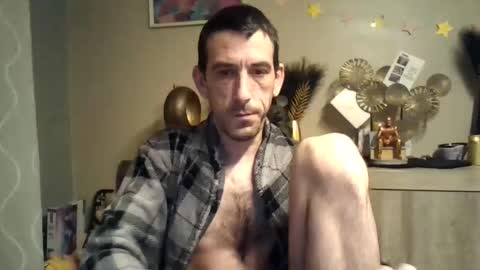 Snapshot of skinnybigcock2 chatting on 12.18.24 SkinnyBigCock2 online show from 12.18.24