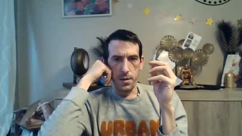 Snapshot of skinnybigcock2 chatting on 01.27.25 SkinnyBigCock2 online show from 01.27.25