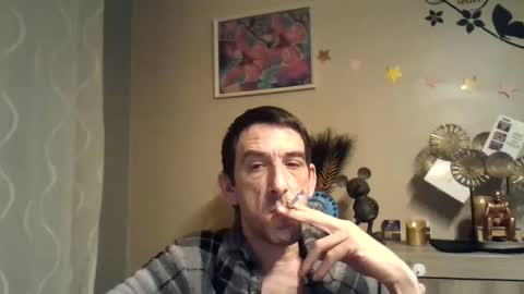 Snapshot of skinnybigcock2 chatting on 01.28.25 SkinnyBigCock2 online show from 01.28.25