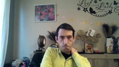 Snapshot of skinnybigcock2 chatting on 02.14.25 SkinnyBigCock2 online show from 02.14.25