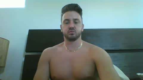 Snapshot of skinnyguylongdick1 chatting on 03.01.25 skinnyguylongdick1 online show from 03.01.25