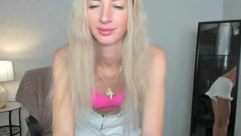 Skinnyladyy online show from 03.10.25