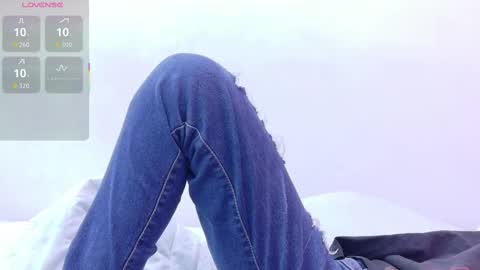 Snapshot of skinnyneighbour_ chatting on 10.24.25 Karla online show from 10.24.25