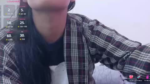 Snapshot of skinnyneighbour_ chatting on 10.28.25 Karla online show from 10.28.25