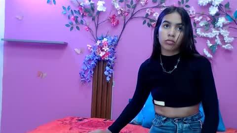 Snapshot of skinnysofia18 chatting on 10.20.25 sofia online show from 10.20.25