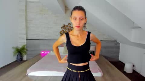 Snapshot of skinnystar_ chatting on 10.03.25 Julia online show from 10.03.25