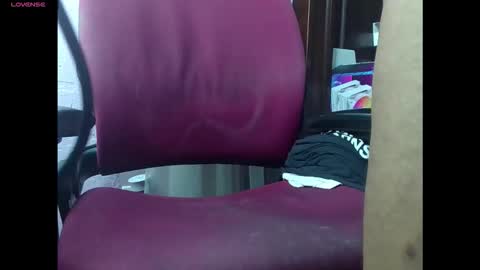 Snapshot of skinzandbait chatting on 03.25.26 strokerpoker online show from 03.25.26