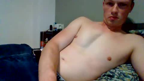 Snapshot of skippyhihi chatting on 09.30.25 skippyhihi online show from 09.30.25