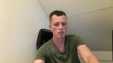 Snapshot of skippyhihi chatting on 10.14.25 skippyhihi online show from 10.14.25