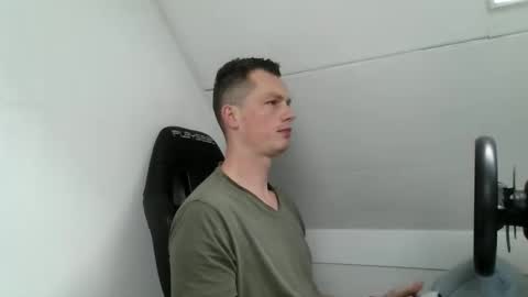 Snapshot of skippyhihi chatting on 10.15.25 skippyhihi online show from 10.15.25