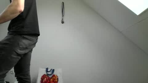 Snapshot of skippyhihi chatting on 10.18.25 skippyhihi online show from 10.18.25