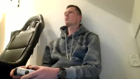 Snapshot of skippyhihi chatting on 10.26.25 skippyhihi online show from 10.26.25