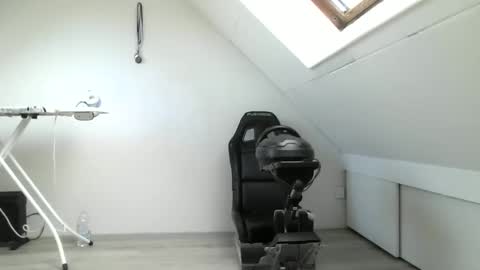 Snapshot of skippyhihi chatting on 10.28.25 skippyhihi online show from 10.28.25