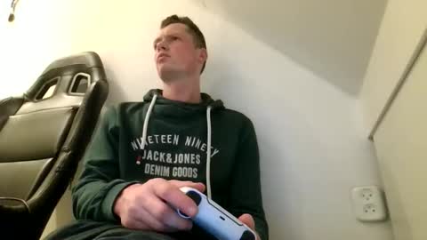 Snapshot of skippyhihi chatting on 10.29.25 skippyhihi online show from 10.29.25