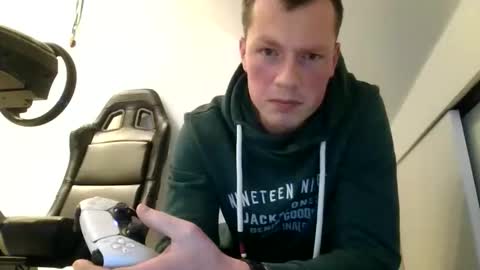 Snapshot of skippyhihi chatting on 10.30.25 skippyhihi online show from 10.30.25