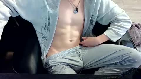Snapshot of skrogdog chatting on 04.19.26 skrogdog online show from 04.19.26