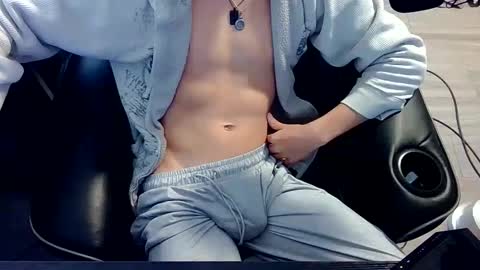 Snapshot of skrogdog chatting on 05.14.26 skrogdog online show from 05.14.26