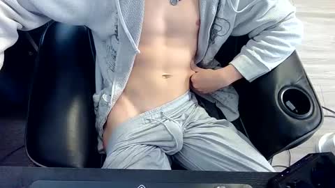 Snapshot of skrogdog chatting on 05.26.26 skrogdog online show from 05.26.26