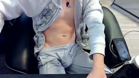 Snapshot of skrogdog chatting on 05.31.26 skrogdog online show from 05.31.26