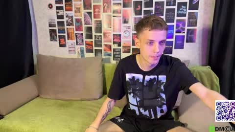 Snapshot of sky_hunter chatting on 09.18.25 sky_hunter online show from 09.18.25