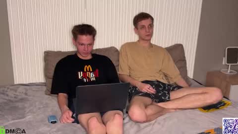 Snapshot of sky_hunter chatting on 10.18.25 sky_hunter online show from 10.18.25