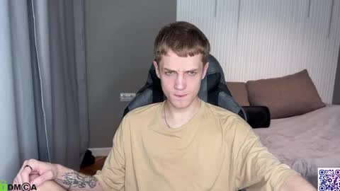 Snapshot of sky_hunter chatting on 10.19.25 sky_hunter online show from 10.19.25