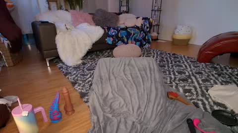 Skye Watson online show from 01.06.25