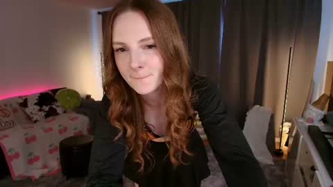 Snapshot of skyewatson chatting on 06.23.26 Skye Watson online show from 06.23.26