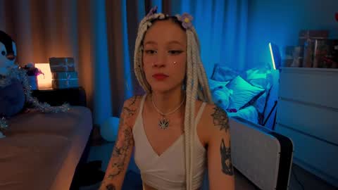 Snapshot of skyewavy chatting on 12.17.24    online show from 12.17.24