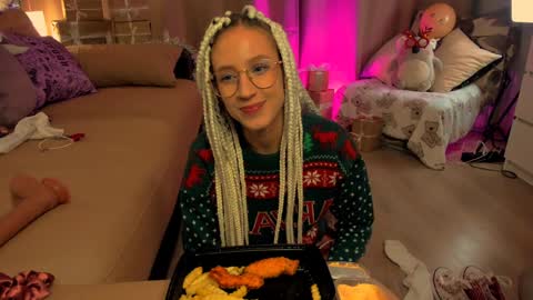 Snapshot of skyewavy chatting on 12.27.24    online show from 12.27.24