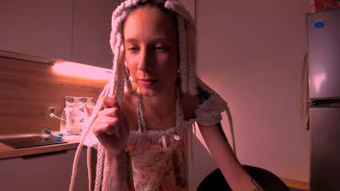 Snapshot of skyewavy chatting on 02.08.25    online show from 02.08.25