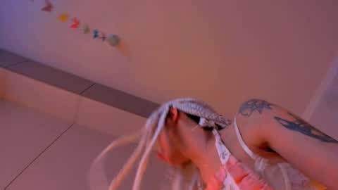 Snapshot of skyewavy chatting on 02.15.25    online show from 02.15.25