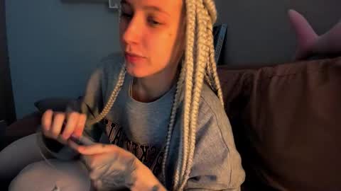 Snapshot of skyewavy chatting on 09.29.25    online show from 09.29.25