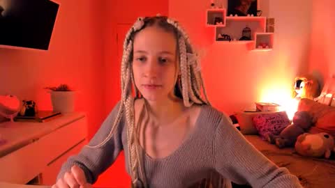 Snapshot of skyewavy chatting on 10.12.25    online show from 10.12.25