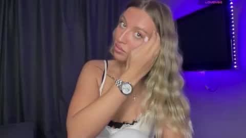 Snapshot of skyffi chatting on 10.04.25 GARRY AND SOPHIA online show from 10.04.25