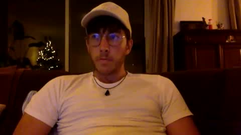 skyisthelimit1995 online show from 12.17.25