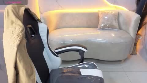 Snapshot of skyler_gracee_tx chatting on 10.21.25 Live 800am 200pm COLOMBIAN HOUR online show from 10.21.25